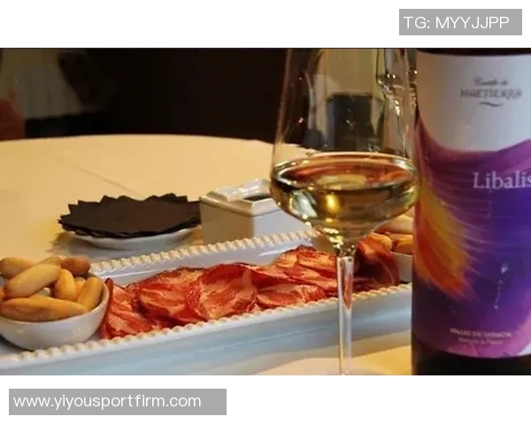 哈兰德在家享受红外线理疗与美食烹饪的双重乐趣